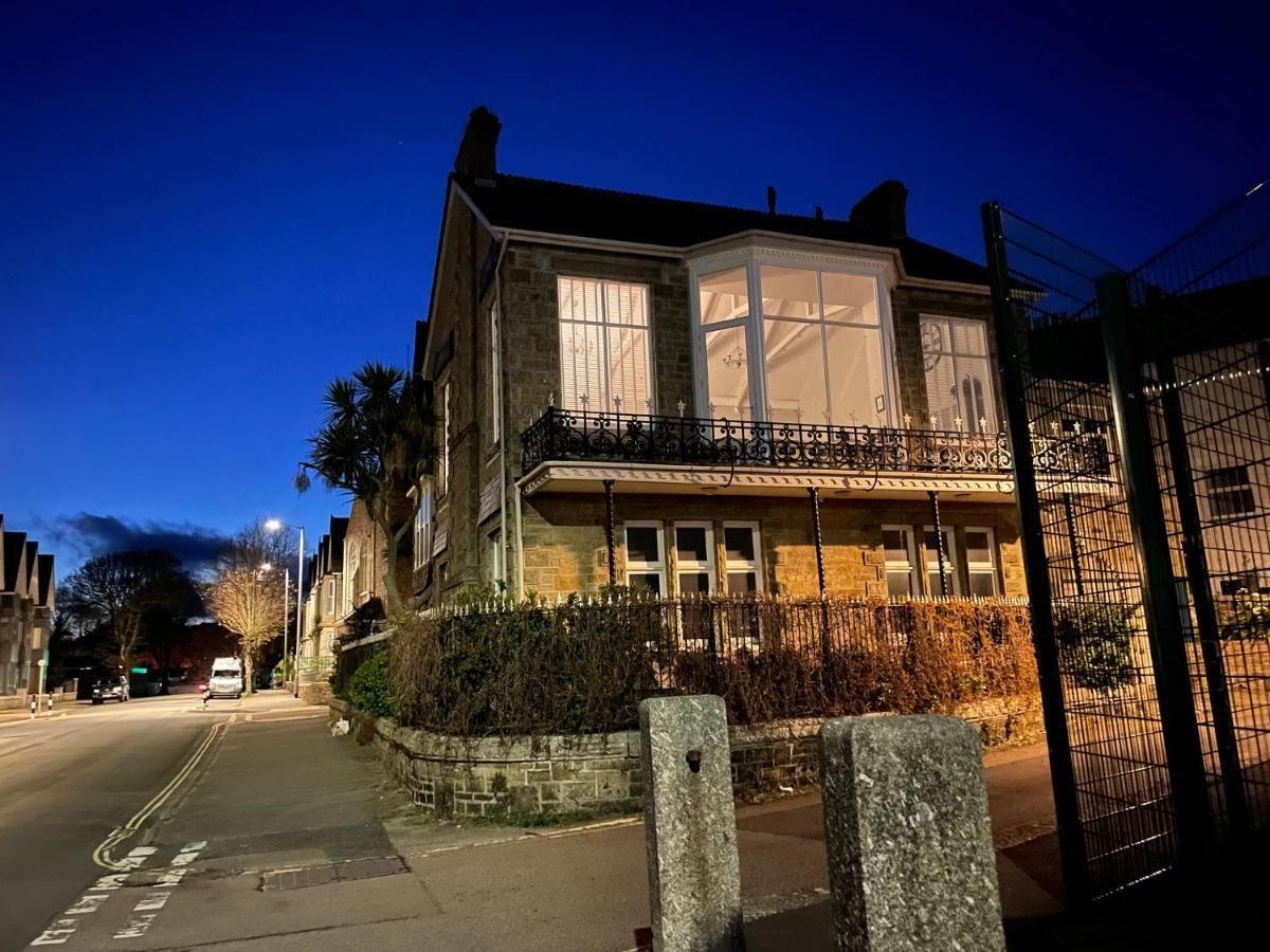 The Old Club Acomodação com café da manhã Penzance Exterior foto